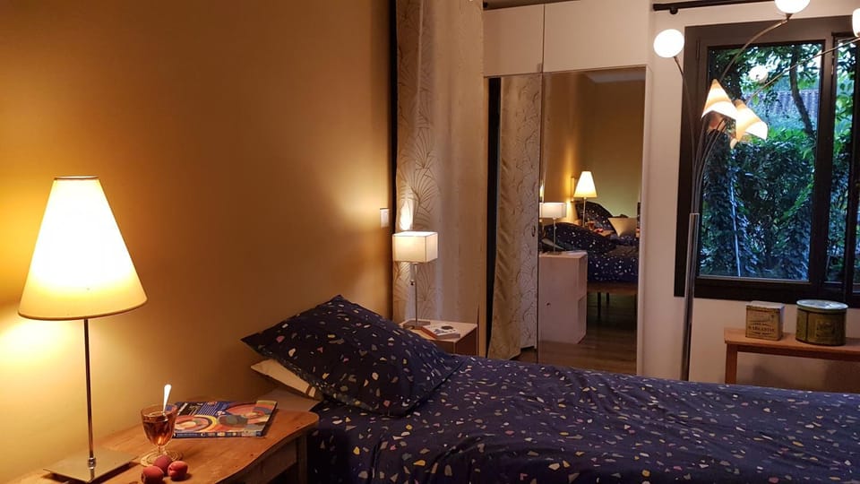 Bed, Photo of the whole room