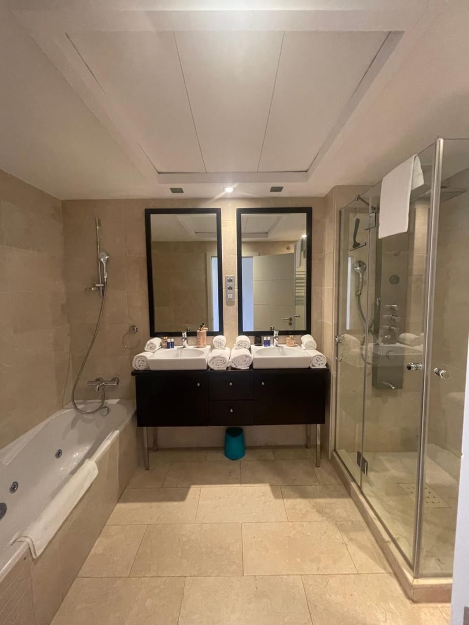Shower, Hot Tub, Bathroom, Bath, towels
