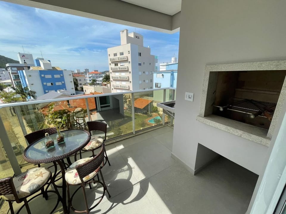 Cód 80 - Excelente Apartamento á 180m do mar Apartment in Florianopolis