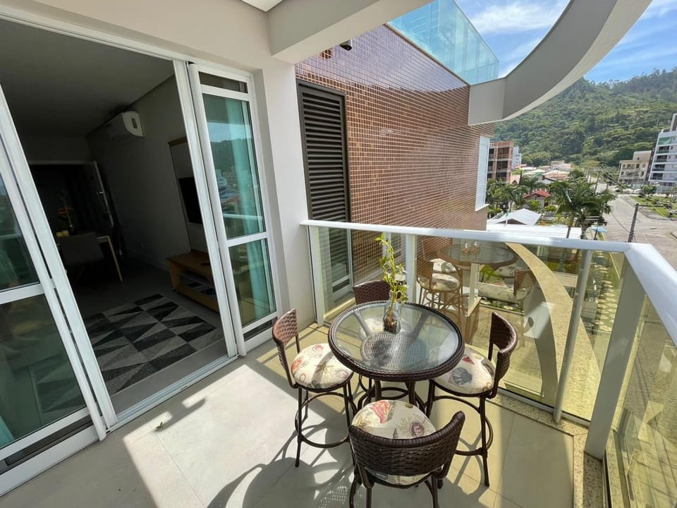 Cód 80 - Excelente Apartamento á 180m do mar Apartment in Florianopolis