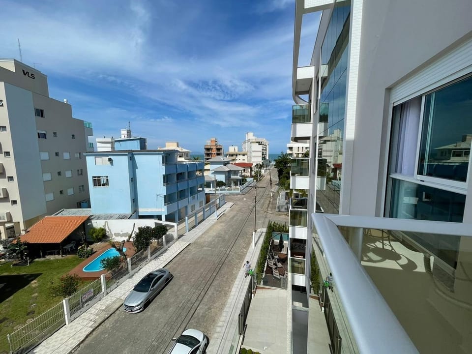 Cód 80 - Excelente Apartamento á 180m do mar Apartment in Florianopolis