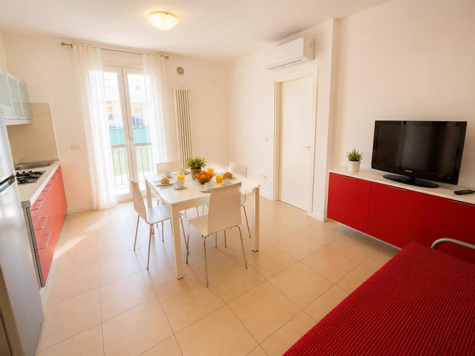 TV and multimedia, Kitchen or kitchenette, Dining area, dishwasher, microwave