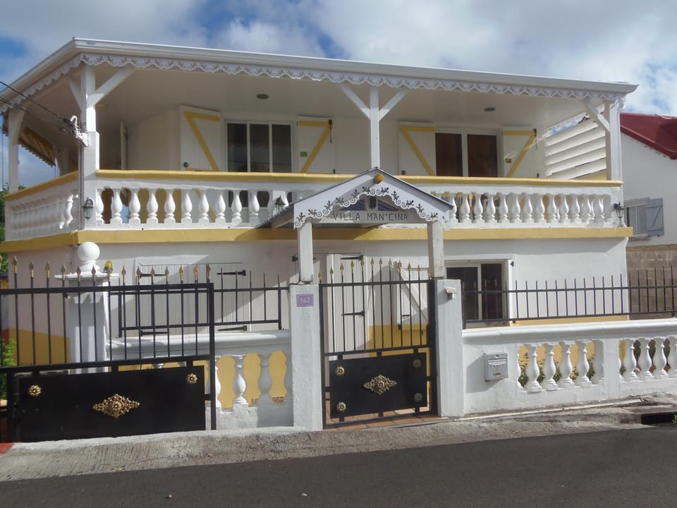 Property building, Facade/entrance, Balcony/Terrace