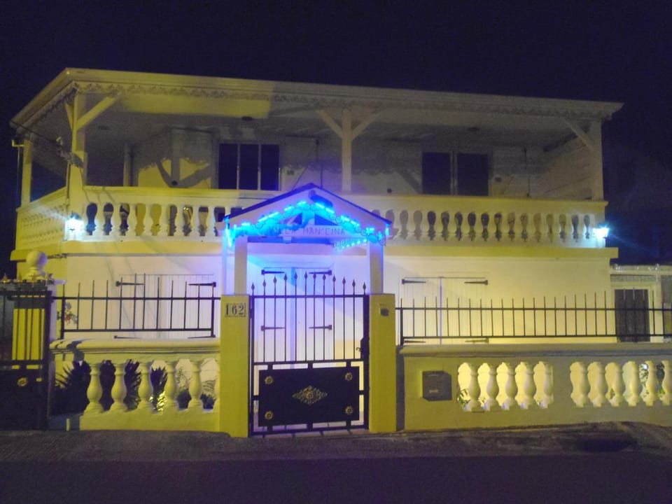 Facade/entrance, Decorative detail, Area and facilities