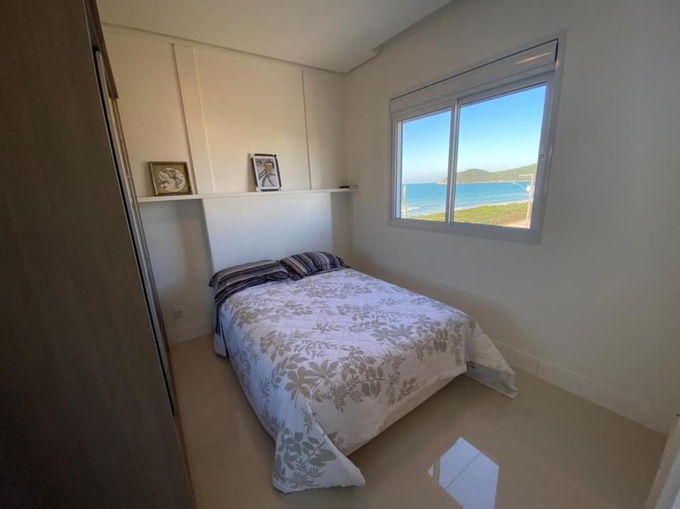 cód 20 - Apartamento frente mar com vista Apartment in Florianopolis