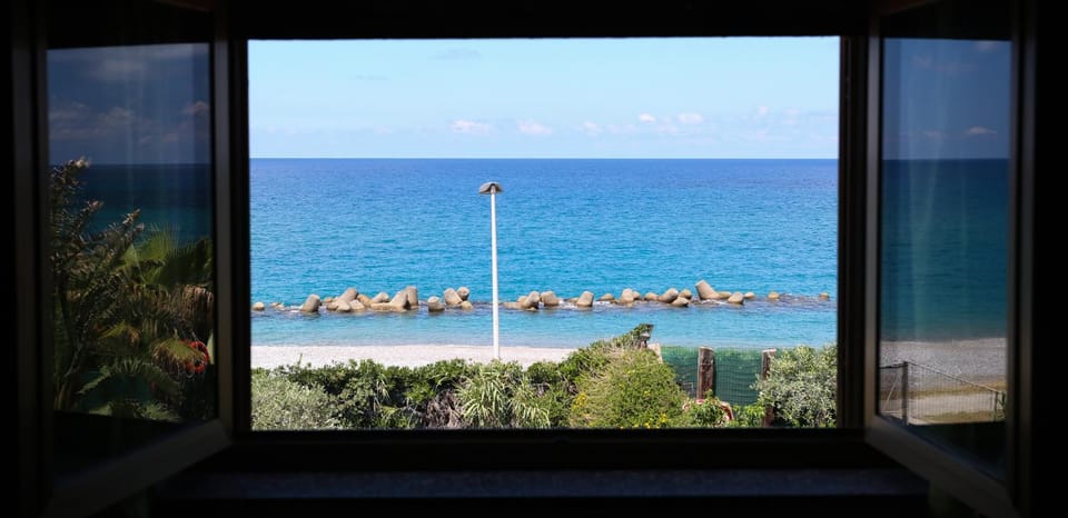 Bed, Sea view