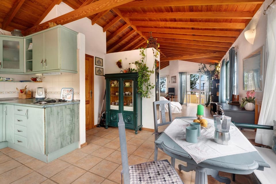 Property building, Kitchen or kitchenette, Living room