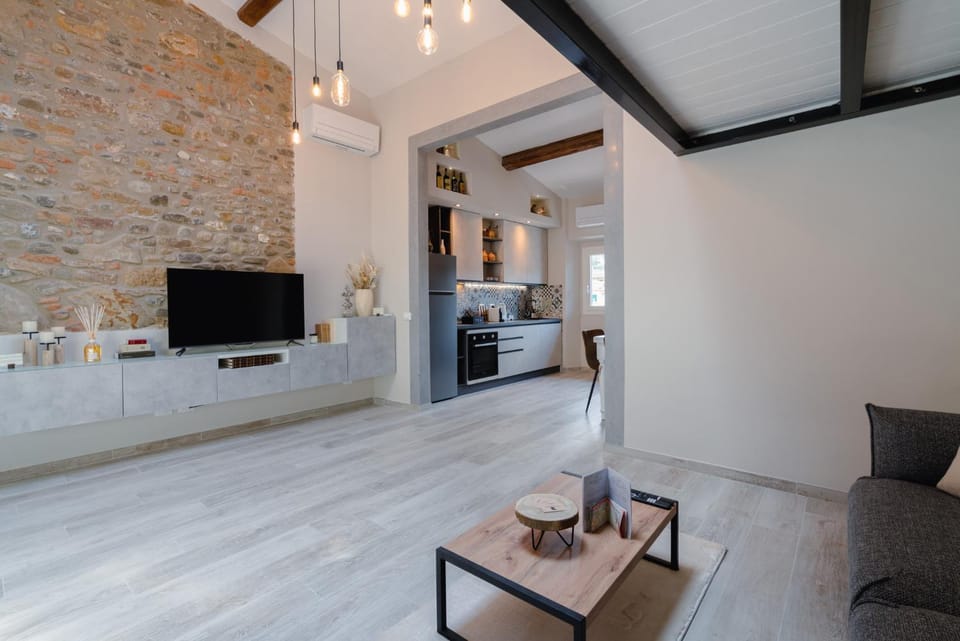 Communal lounge/ TV room, TV and multimedia, Living room, Seating area, Evening entertainment