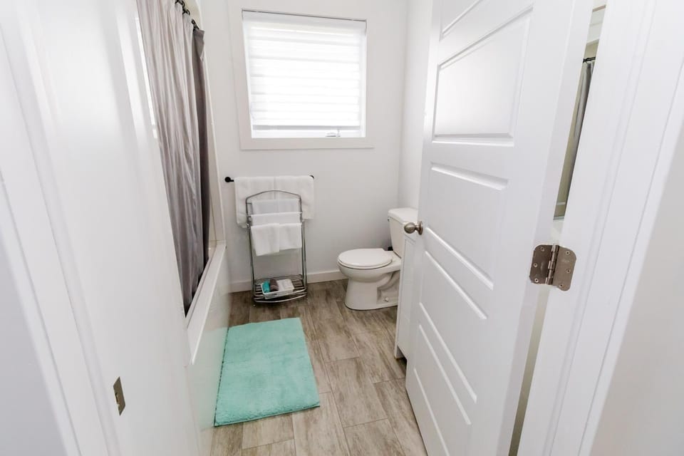 Toilet, Bathroom, towels