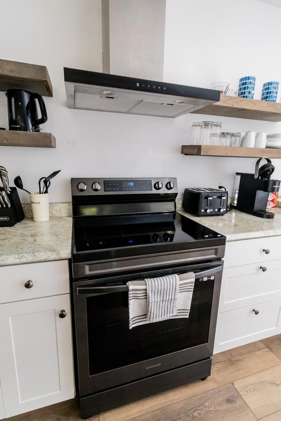 Coffee/tea facilities, Kitchen or kitchenette, pet friendly, stove, toaster