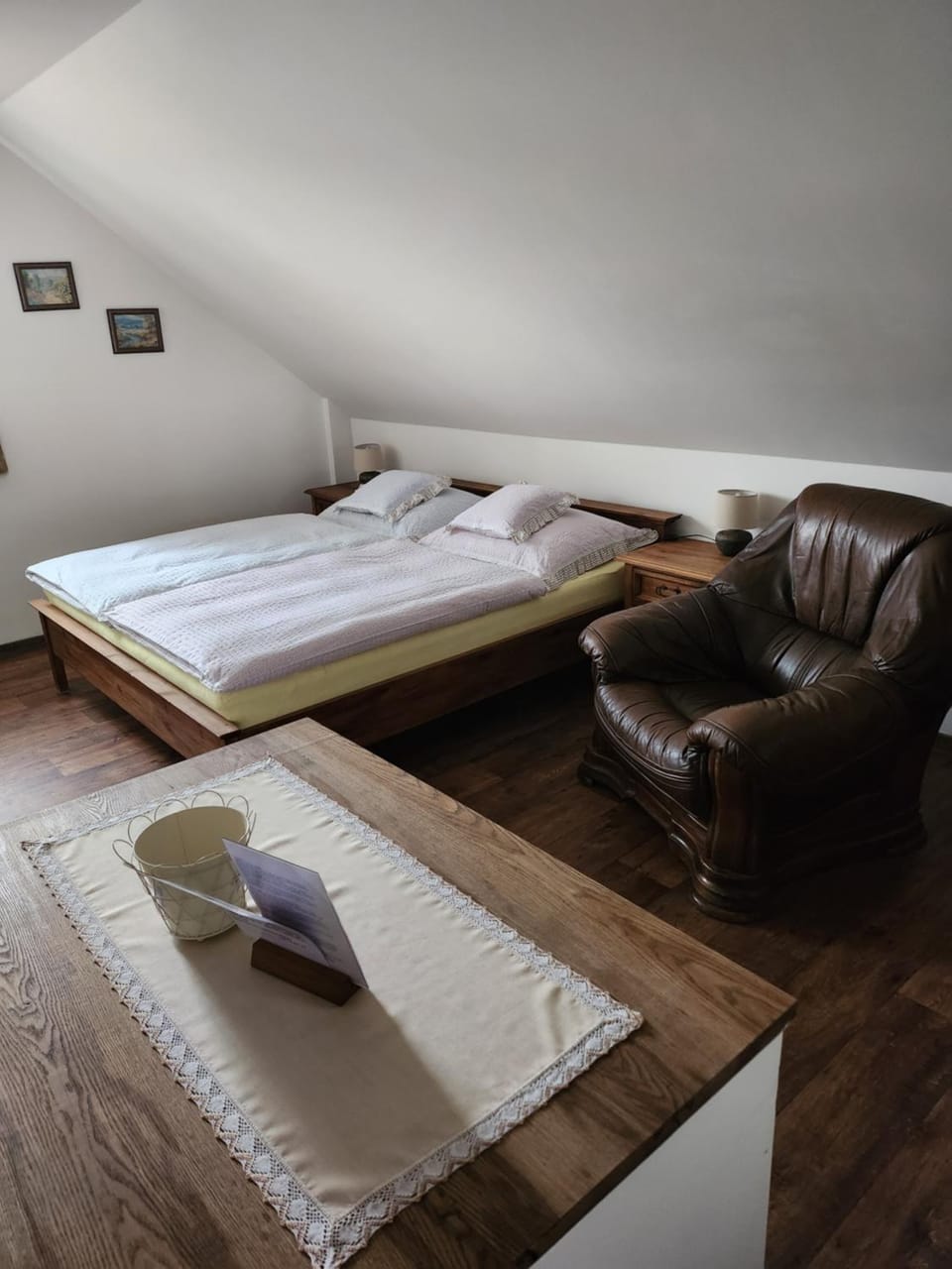 Photo of the whole room, Seating area, Bedroom