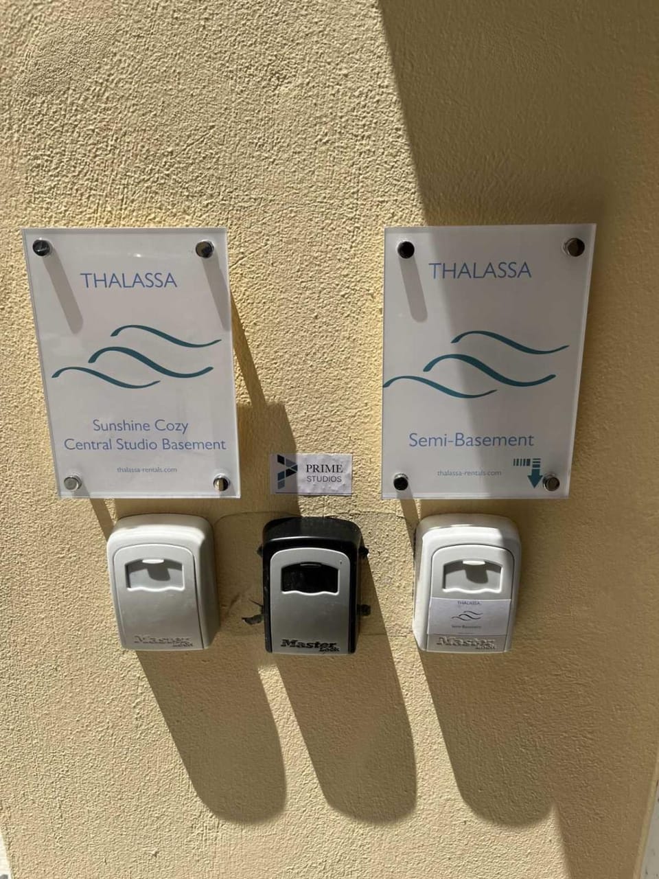 Sunshine Cozy Central Studio Basement Apartment in Heraklion