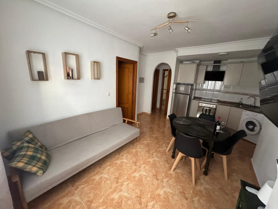 Almuden's green apartment, HIGH-SPEED FREE WIFI, 250m to Beach, The center of Torrevieja Apartment in Torrevieja