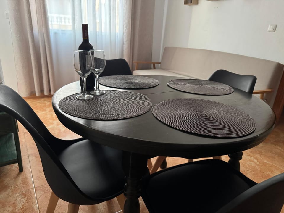 Almuden's green apartment, HIGH-SPEED FREE WIFI, 250m to Beach, The center of Torrevieja Apartment in Torrevieja