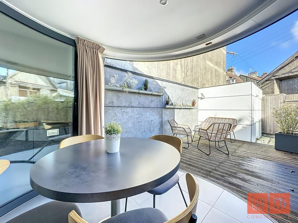 Patio, Dining area