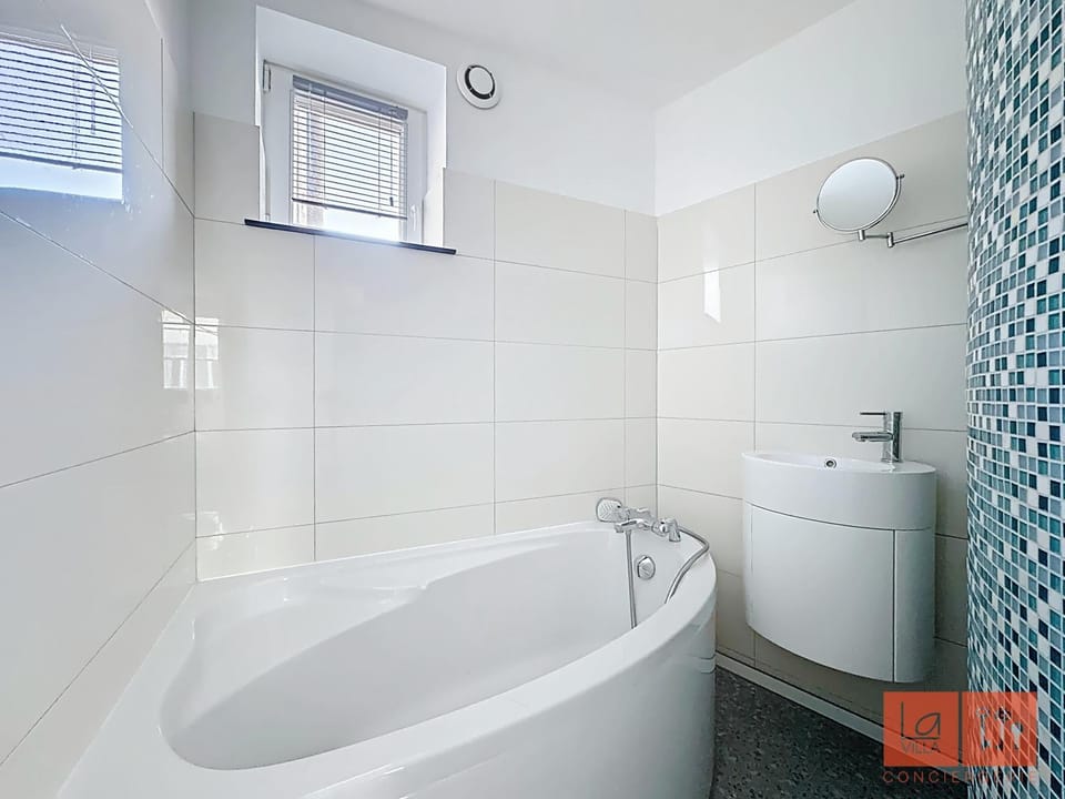 Bathroom, Bath