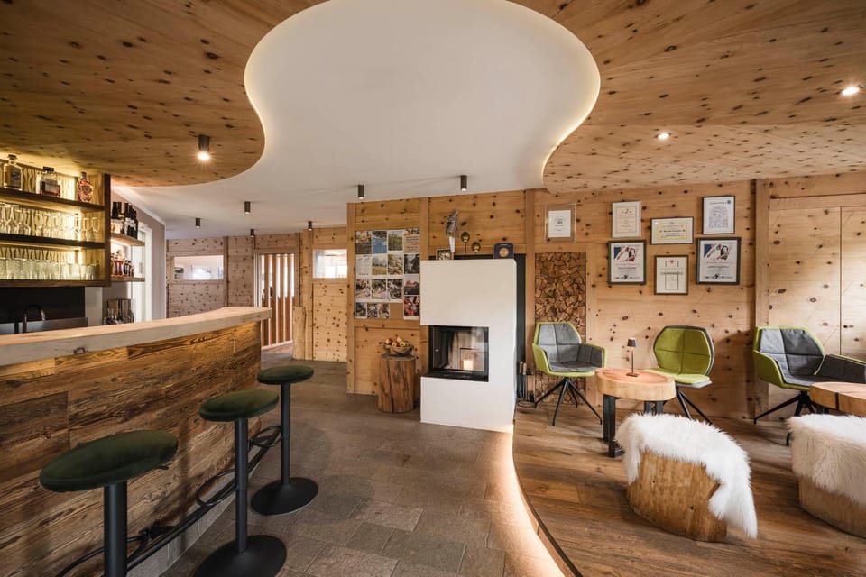 Lounge or bar, Seating area