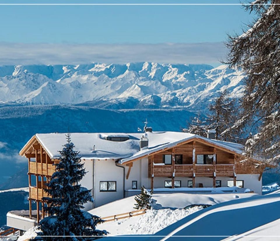 Facade/entrance, Winter, Mountain view