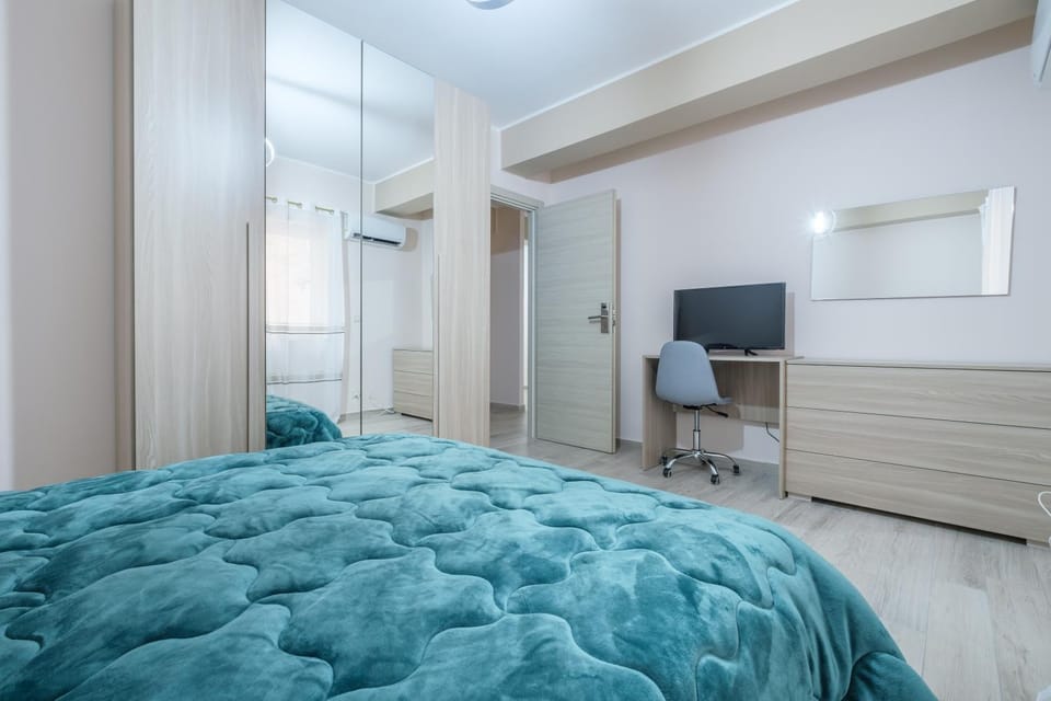 Living room, Bedroom