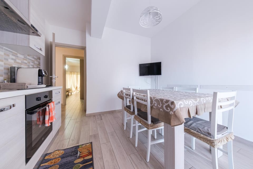 Property building, Kitchen or kitchenette, Living room
