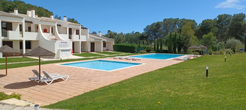 Swimming pool, sunbed