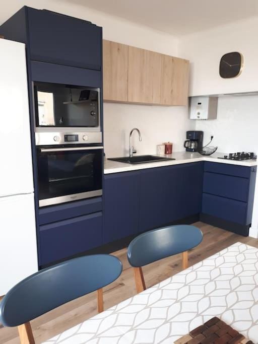 Kitchen or kitchenette, minibar, pet friendly, stove, toaster