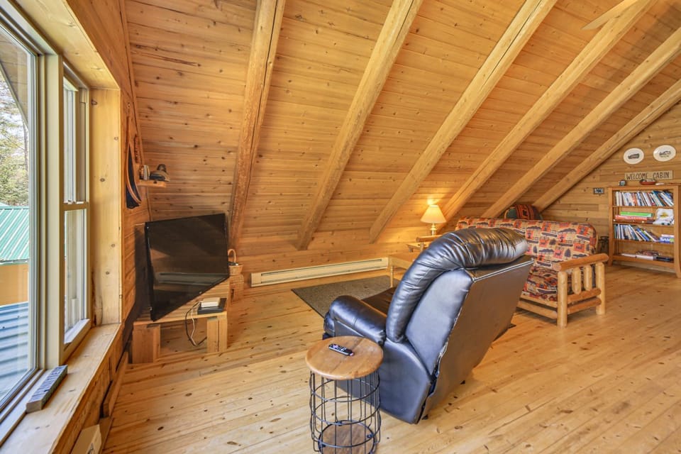 Waterfront 'UP Badger Lodge BnB' on Powell Lake Apartment in Wisconsin