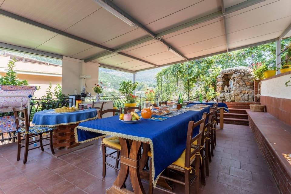 Property building, Balcony/Terrace, Living room