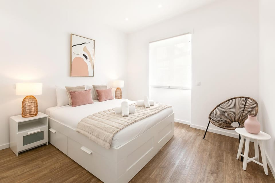 Bed, Decorative detail, Bedroom, towels