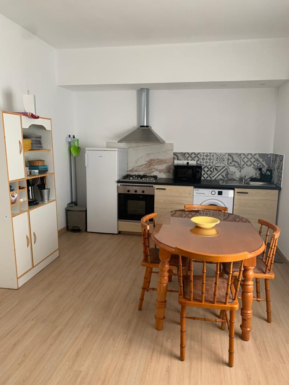 Kitchen or kitchenette, Dining area, minibar, pet friendly, stove