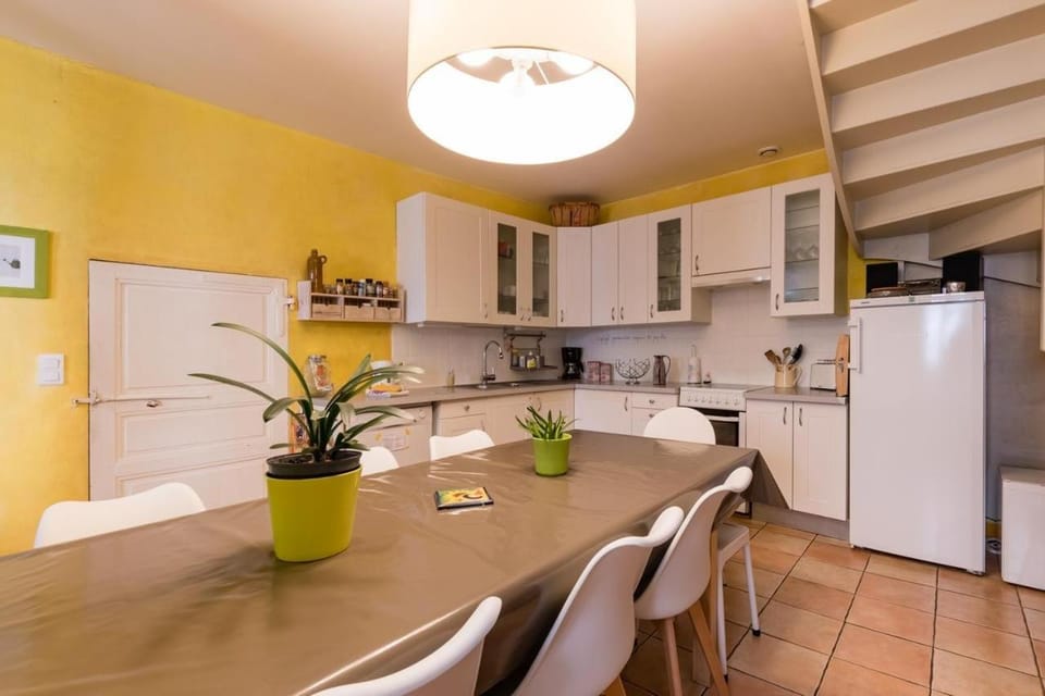 Property building, Kitchen or kitchenette, Living room