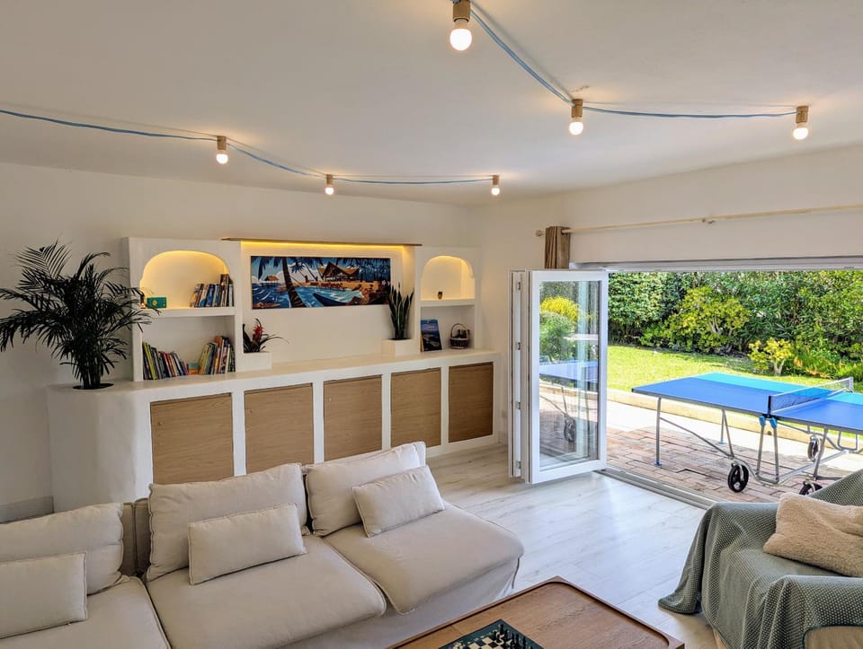 Communal lounge/ TV room