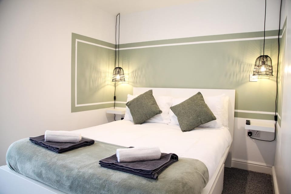 Bed, Bedroom, storage, storage, towels