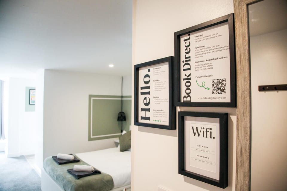 Bed, Property logo or sign, Other, Photo of the whole room, Decorative detail, Logo/Certificate/Sign, Bedroom, VIP