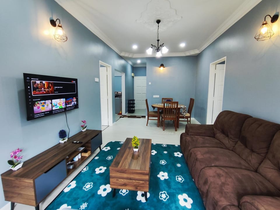 Communal lounge/ TV room, Living room, Seating area, Evening entertainment