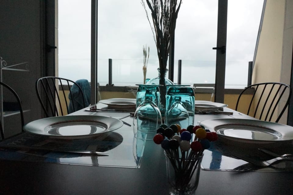 BELLE VIE vue dominante mer et plage - Appartement 2 à 4 personnes Apartment in Cabourg