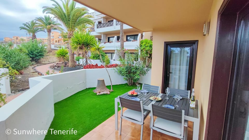 Property building, Garden, Garden, View (from property/room), Balcony/Terrace, Balcony/Terrace, Dining area, Garden view