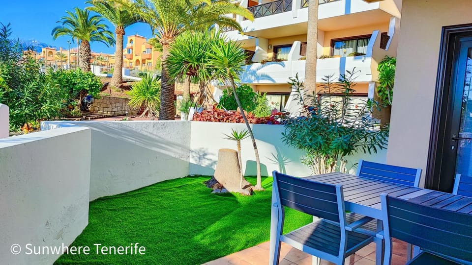 Property building, Natural landscape, Garden, Balcony/Terrace, Balcony/Terrace, Garden view, hair dresser