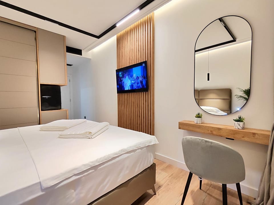 Bed, TV and multimedia, Photo of the whole room, wardrobe, air conditioner
