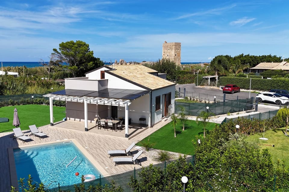 Property building, Day, Garden view, Pool view, Swimming pool