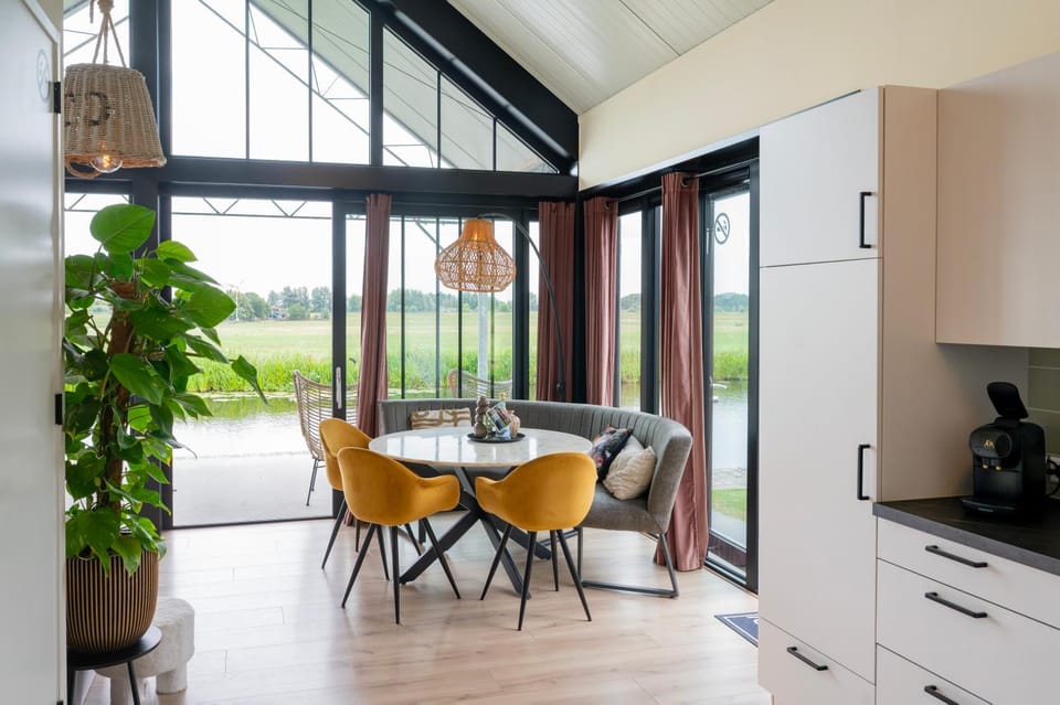 4 to 6 persons Tulpenacker waterfront Villa in South Holland (province)
