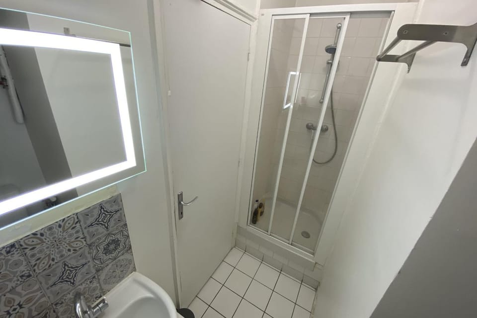 Comfortable studio close to the Seine Apartment in Issy-les-Moulineaux