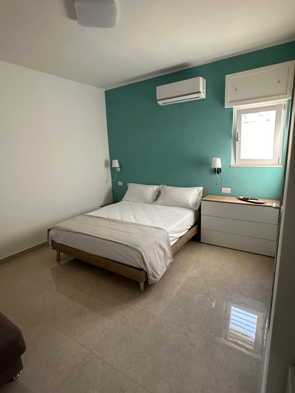Bed, Photo of the whole room, Bedroom, air conditioner