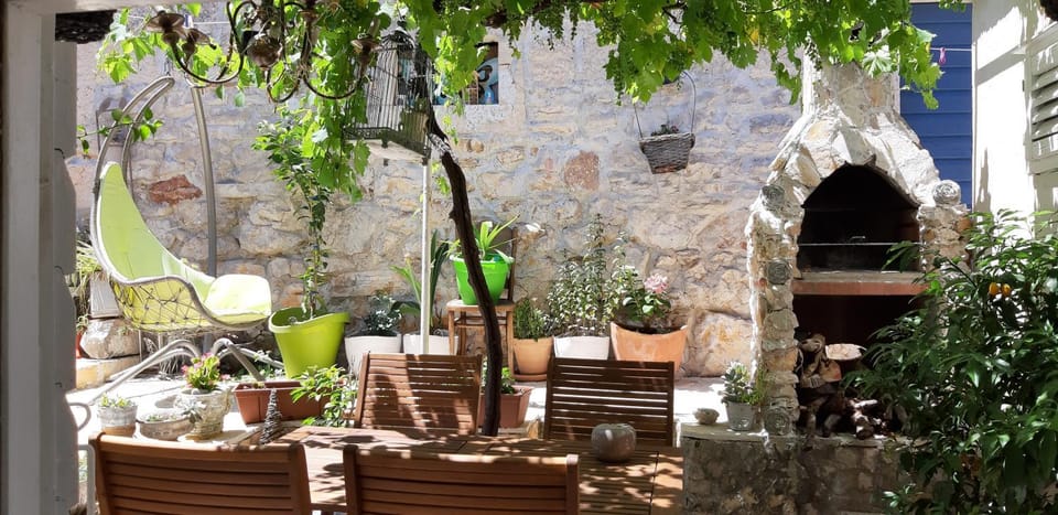 BBQ facilities, Garden, Balcony/Terrace