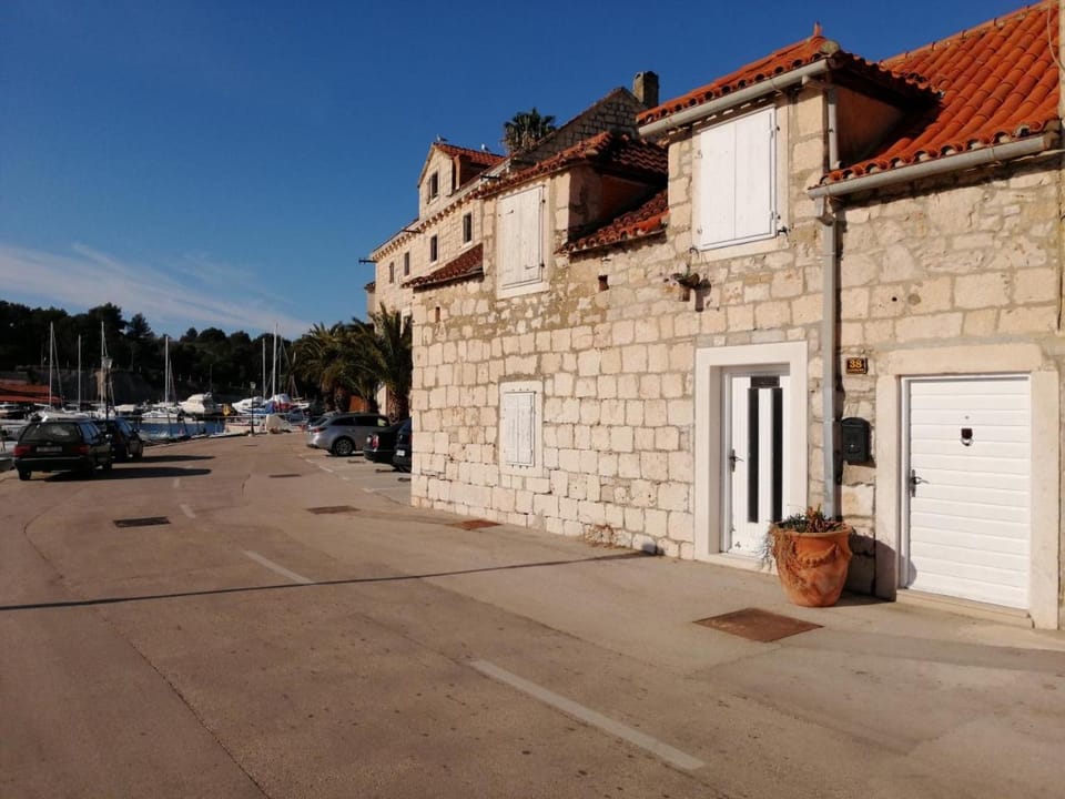 Property building, Facade/entrance, On site
