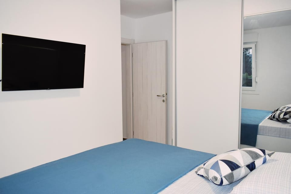 TV and multimedia, Bedroom, wardrobe