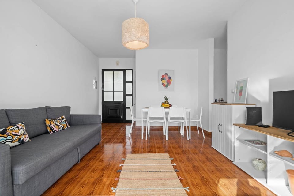Communal lounge/ TV room, TV and multimedia, Living room, Seating area, Dining area