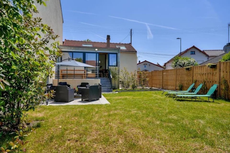 Fabuleuse maison/jardin d’architecte proche Paris Villa in Saint-Denis, France