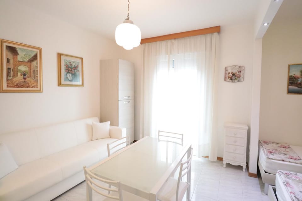 Bed, Living room, Dining area