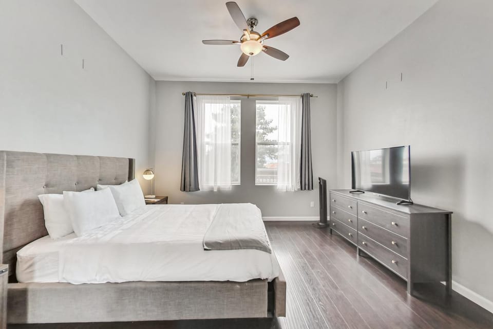 Bed, Photo of the whole room, Bedroom, wardrobe